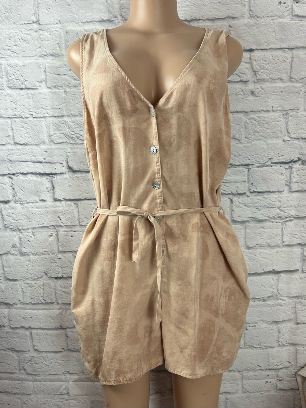 Cloth & Stone Tan Tencel Button Front Romper Large Belted Tie Dye